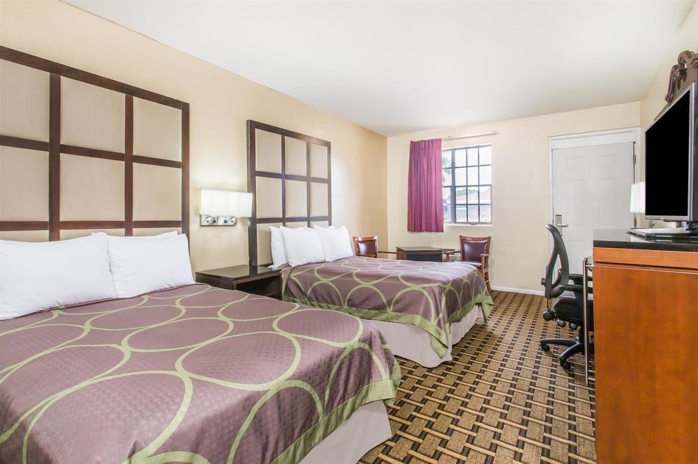Super 8 By Wyndham Lake City Extérieur photo