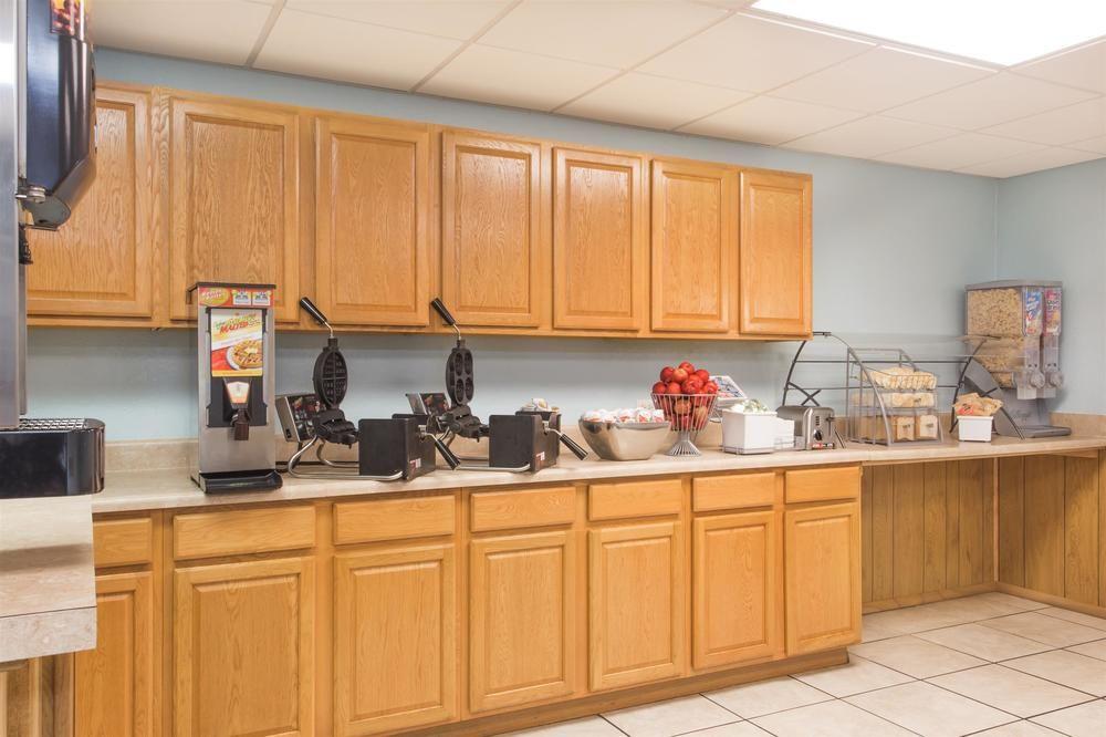 Super 8 By Wyndham Lake City Extérieur photo