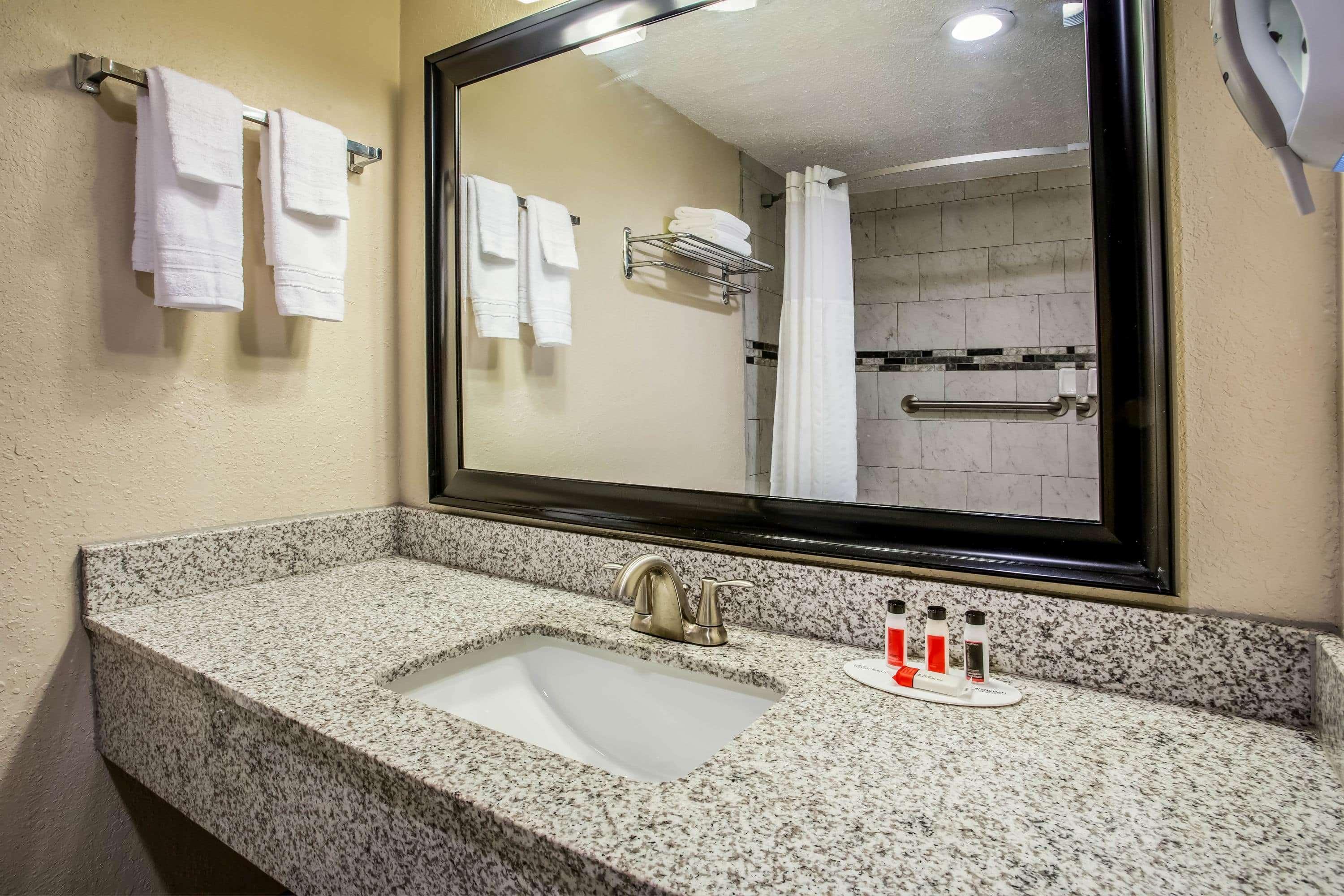 Super 8 By Wyndham Lake City Extérieur photo