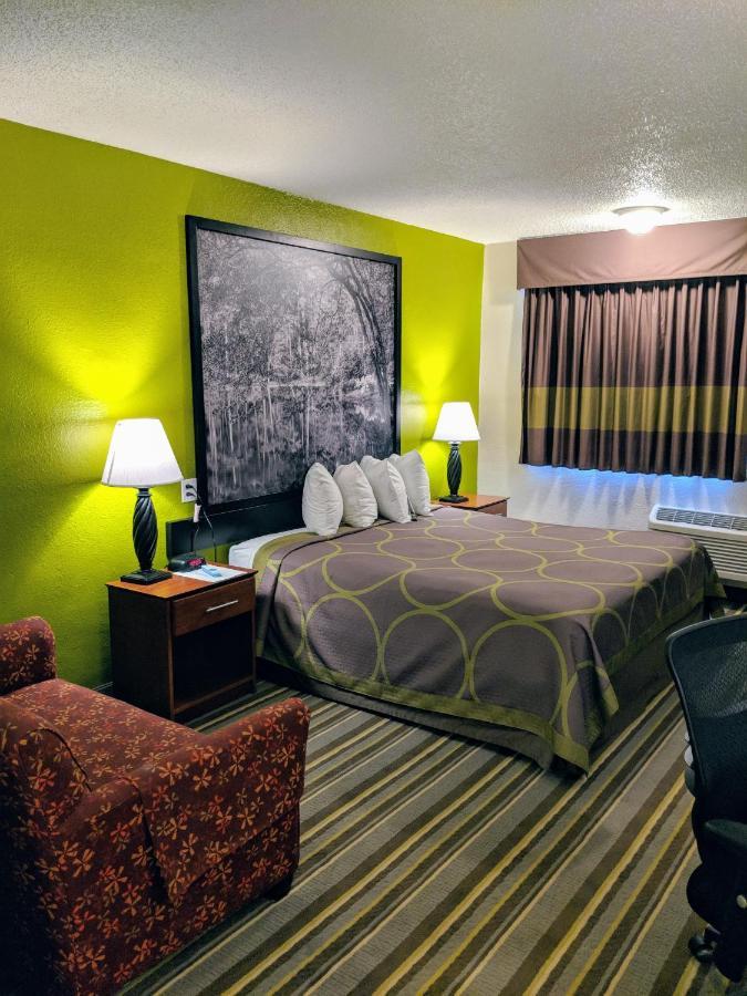 Super 8 By Wyndham Lake City Extérieur photo